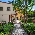 Entire House In The Center Of - Free Parking - Dragon Garden Pavilion *