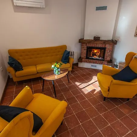 Entire House In The Center Of - Free Parking - Dragon Garden Pavilion *