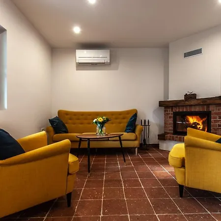 Entire House In The Center Of - Free Parking - Dragon Garden Pavilion