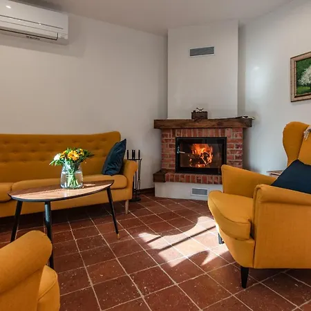 Entire House In The Center Of - Free Parking - Dragon Garden Pavilion Homestay