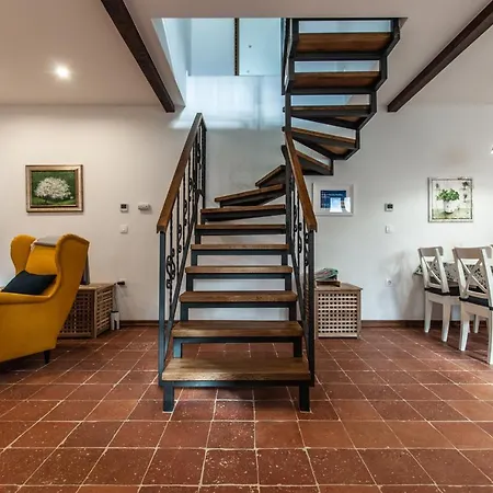 Entire House In The Center Of - Free Parking - Dragon Garden Pavilion Habitación en casa particular *