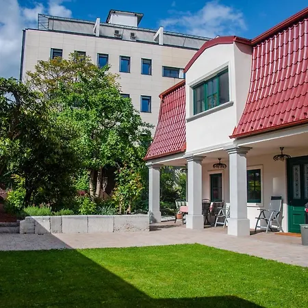 Entire House In The Center Of - Free Parking - Dragon Garden Pavilion Rum i privatbostad
