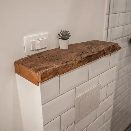 Entire House In The Center Of - Free Parking - Dragon Garden Pavilion Habitación en casa particular *