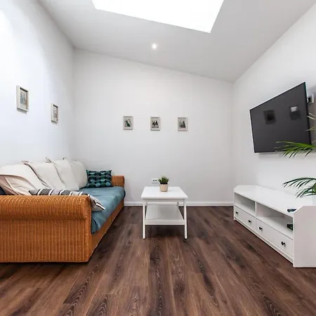 Homestay Entire House In The Center Of - Free Parking - Dragon Garden Pavilion