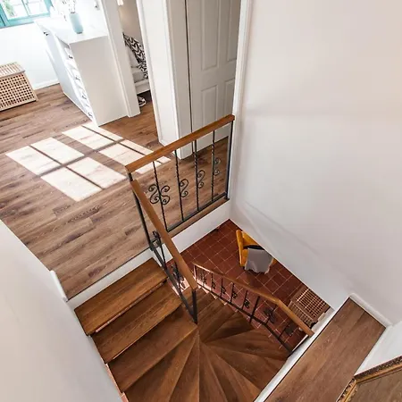 Entire House In The Center Of - Free Parking - Dragon Garden Pavilion Homestay