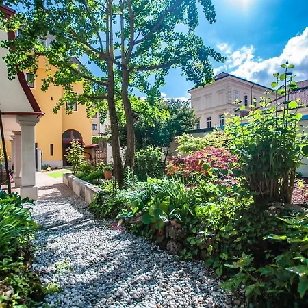 Entire House In The Center Of - Free Parking - Dragon Garden Pavilion Liubliana