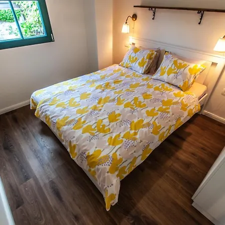 Проживание в семье Entire House In The Center Of - Free Parking - Dragon Garden Pavilion *