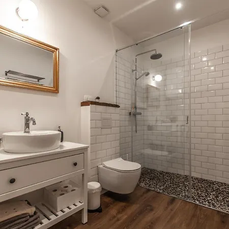 Homestay Entire House In The Center Of - Free Parking - Dragon Garden Pavilion Ljubljana