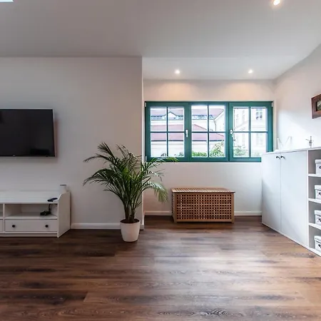 Entire House In The Center Of - Free Parking - Dragon Garden Pavilion