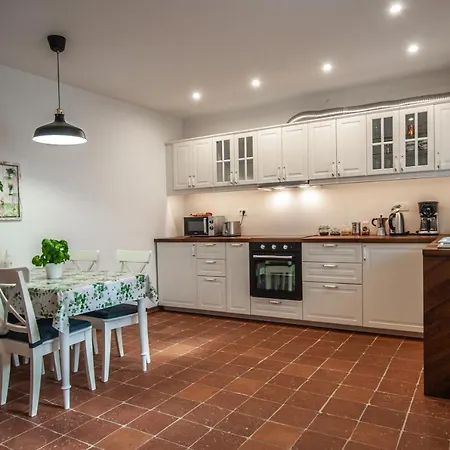 Entire House In The Center Of - Free Parking - Dragon Garden Pavilion * לובליאנה