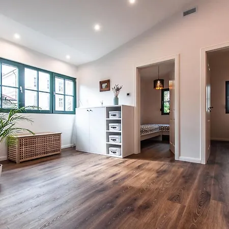 Homestay Entire House In The Center Of - Free Parking - Dragon Garden Pavilion Ljubljana