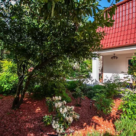 Entire House In The Center Of - Free Parking - Dragon Garden Pavilion *