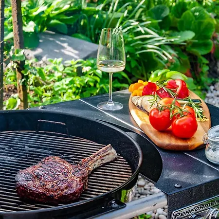 Entire House In The Center Of - Free Parking - Dragon Garden Pavilion Homestay *