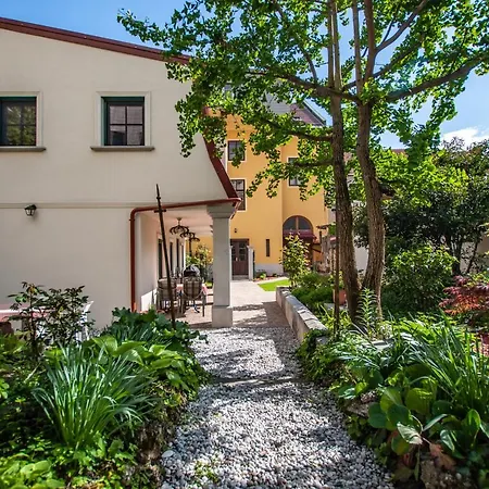 Entire House In The Center Of - Free Parking - Dragon Garden Pavilion *