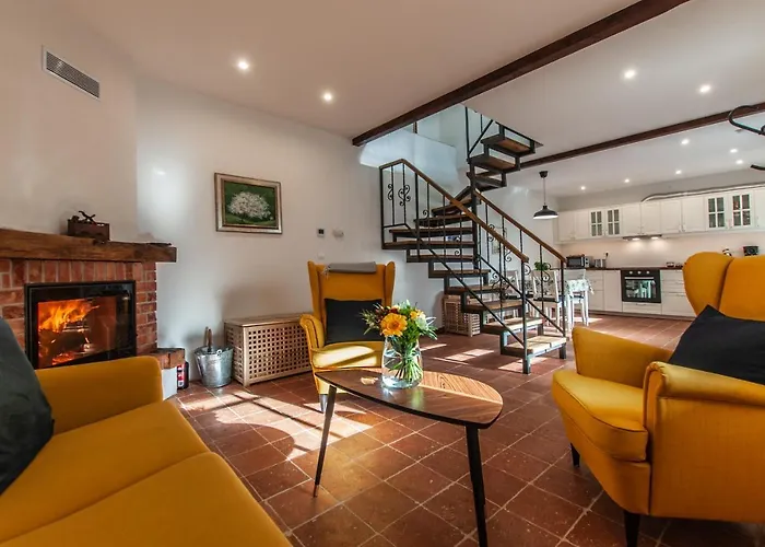 Entire House In The Center Of - Free Parking - Dragon Garden Pavilion Проживание в семье