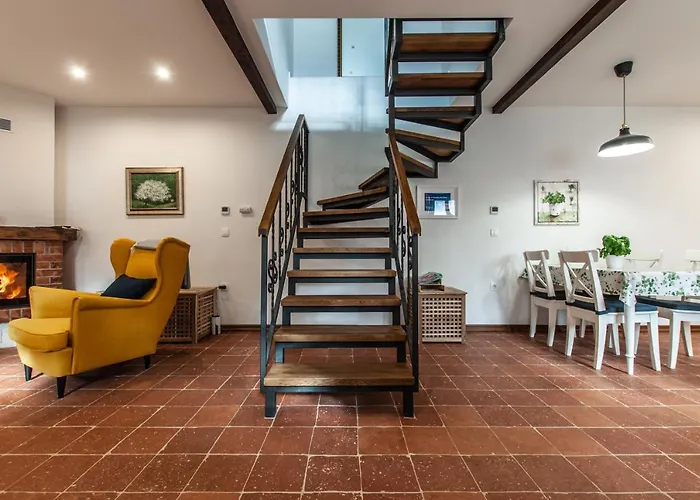 Entire House In The Center Of - Free Parking - Dragon Garden Pavilion Проживание в семье *