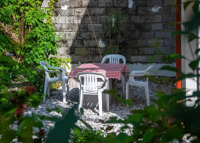 Nastanitev v družini Entire House In The Center Of - Free Parking - Dragon Garden Pavilion *