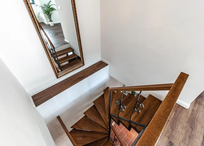 Nastanitev v družini Entire House In The Center Of - Free Parking - Dragon Garden Pavilion