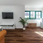 Privat bolig Entire House In The Center Of - Free Parking - Dragon Garden Pavilion