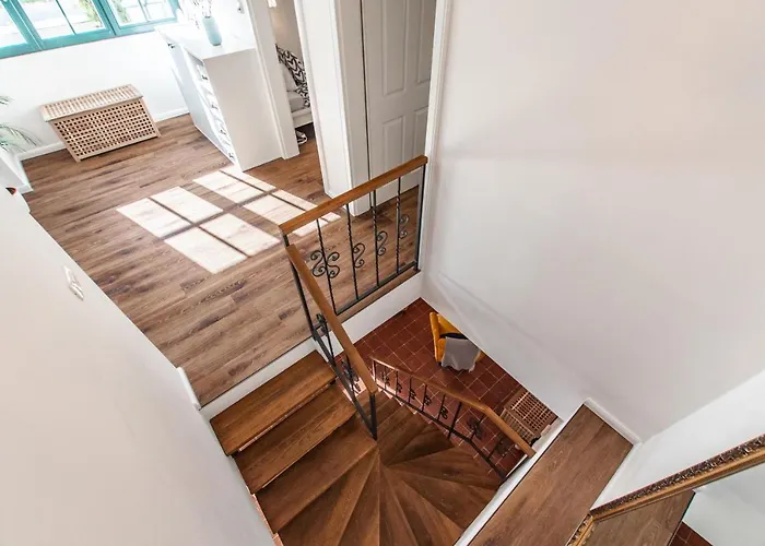 Entire House In The Center Of - Free Parking - Dragon Garden Pavilion Pansiyon