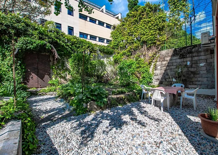 Entire House In The Center Of - Free Parking - Dragon Garden Pavilion Pansiyon