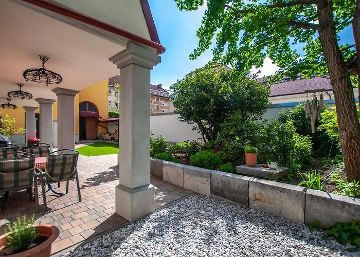 Entire House In The Center Of - Free Parking - Dragon Garden Pavilion Pansiyon Ljubljana